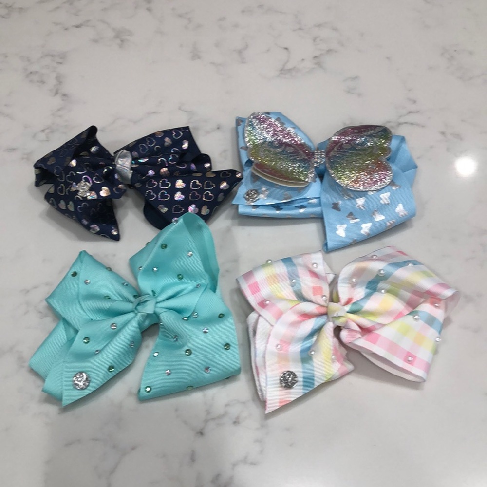 4 JoJo Siwa bows